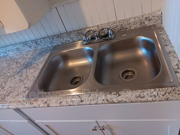3rd image of 552 Highland Ave
