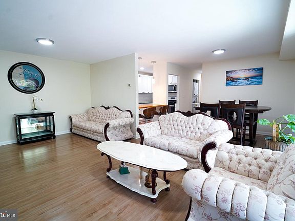 5th image of 103 Fitz Ct APT 203