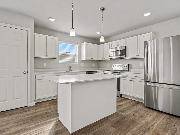 1030 Maple Ave — Photo 2