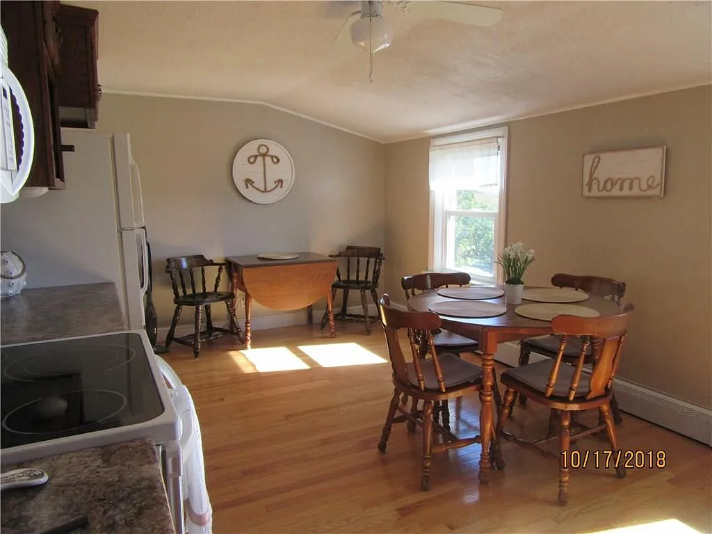 3 bed, 1.0 bath, 1320 sqft, $2,500 — Photo 3