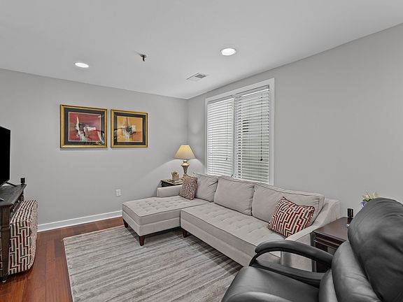 3rd image of 32 Vendue Range Suite 300