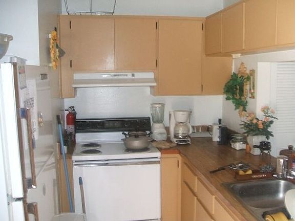 3rd image of 906 Otto Villa Pl