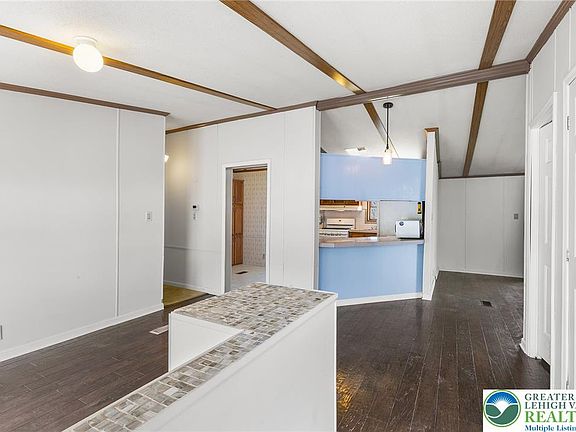 3rd image of 335 Weinsteiger Rd