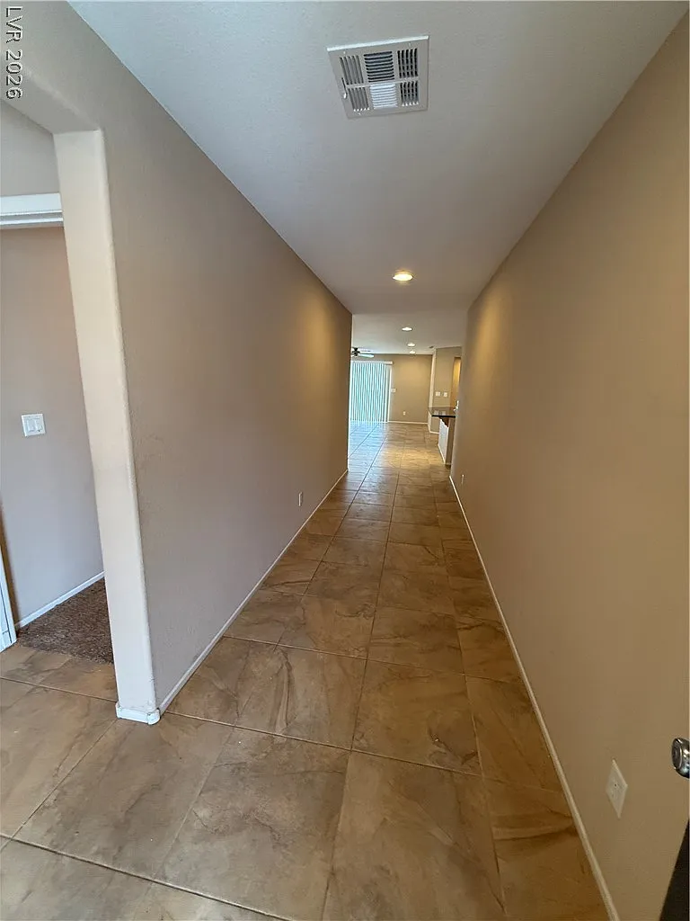 3 bed, 2.0 bath, 1584 sqft, $2,100 — Photo 2