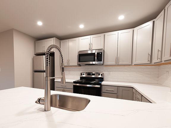 3rd image of 204 E Chester Pike #105