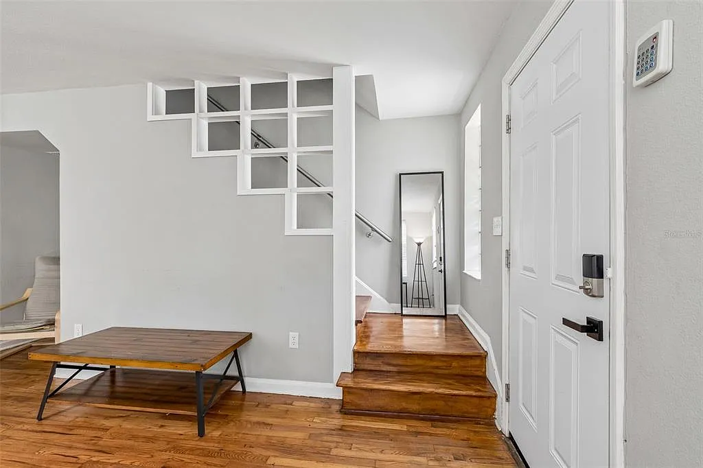 2 bed, 1.0 bath, 1848 sqft, $1,850 — Photo 4