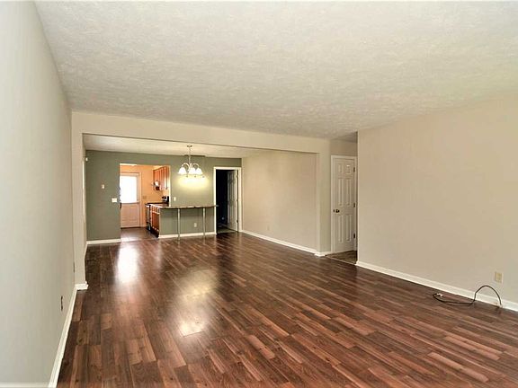 3rd image of 1013 N Lincoln Park Dr