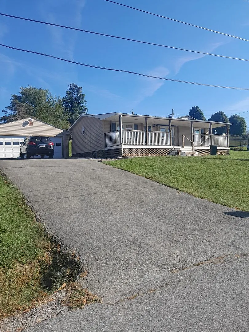 Christiansburg, 3 BR / 2 BA Available Now — Photo 1