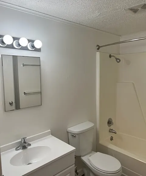 Spring Tree Village Apartments — Photo 33