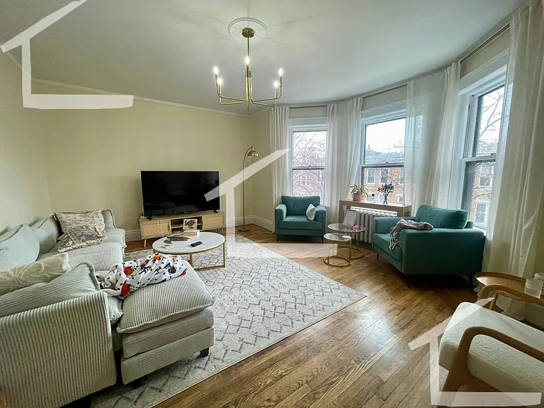 13 Euston St #3 — Photo 2