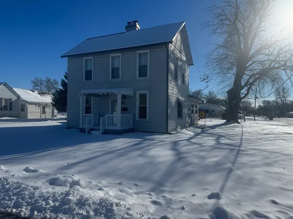 602 E Webster St, Clinton, IL 61727