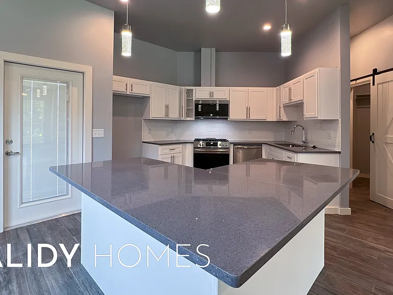609 Remington Ave — Photo 8