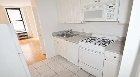 Rented by Manhattan Realty Group