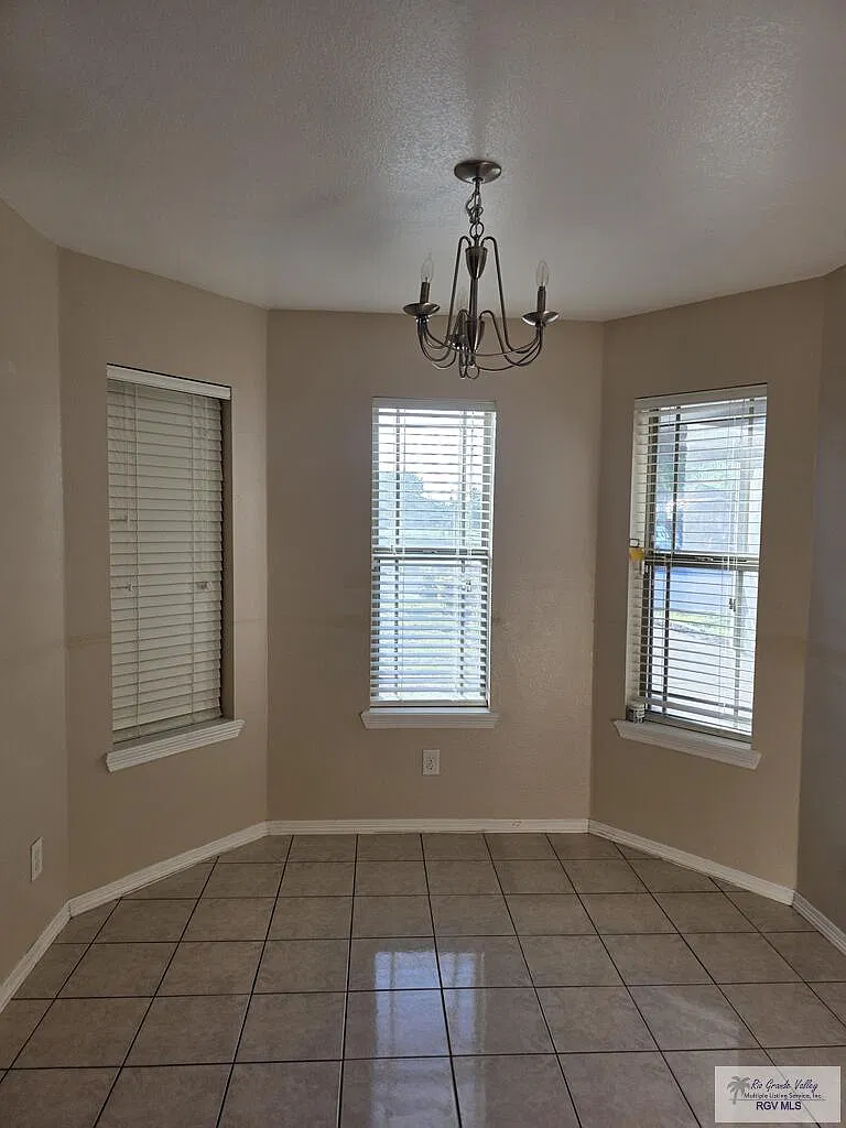3 bed, 2.0 bath, 1192 sqft, $1,700 — Photo 2