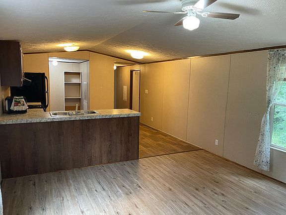 2nd image of 1481 Richmond Way