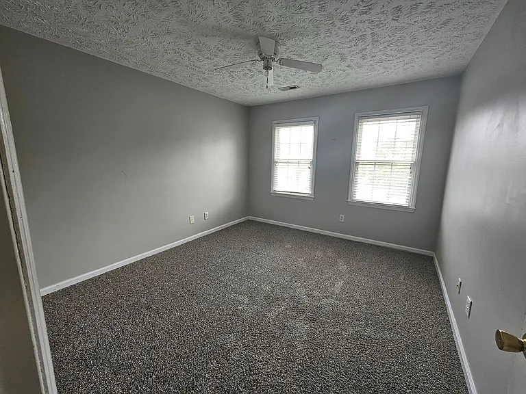 409 Shamus Ct — Photo 19