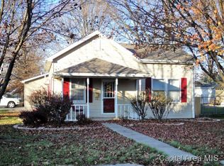 420 W Washington St, Girard, IL 62640
