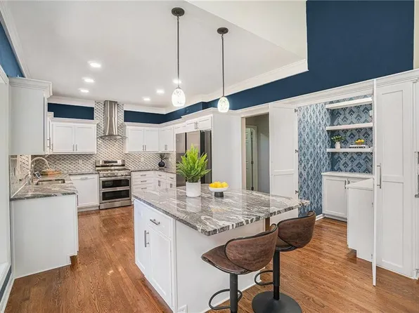 23501 W 72nd Ter, Shawnee, KS 66227