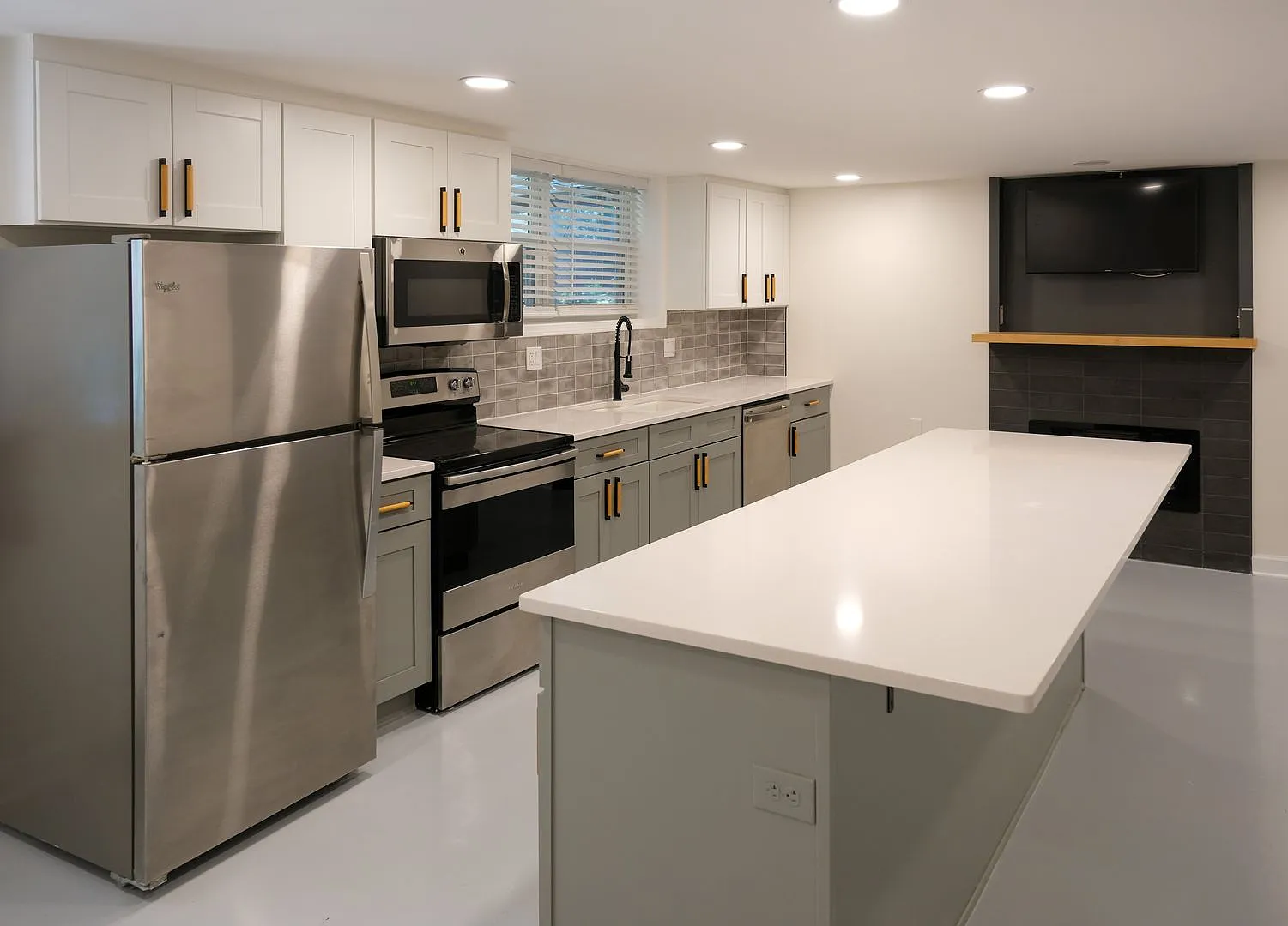 27 Swanson Court — Photo 1