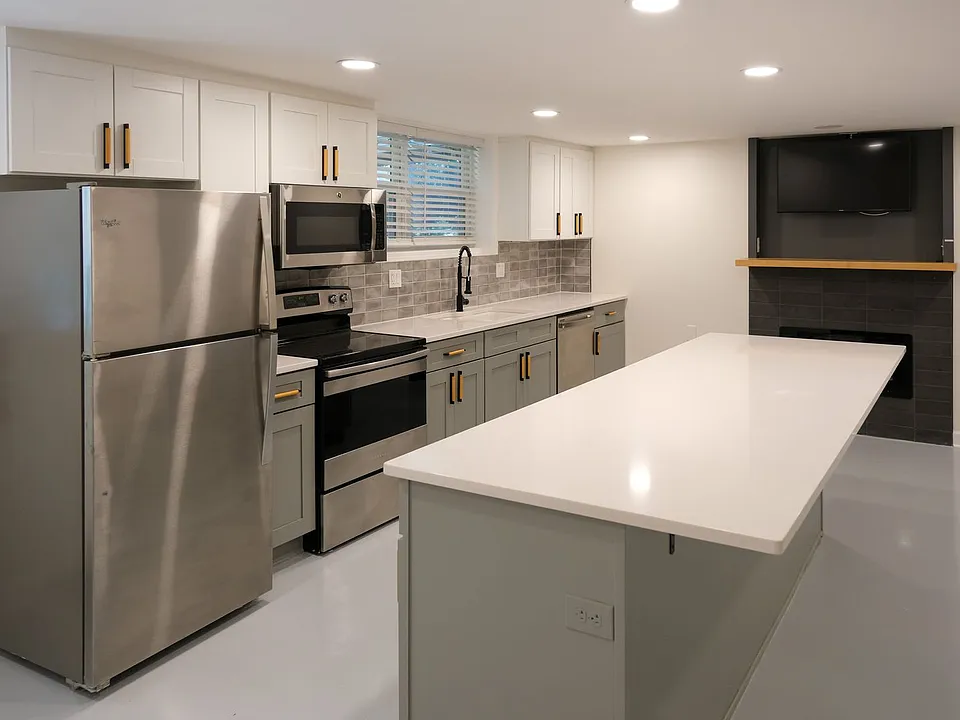 27 Swanson Ct