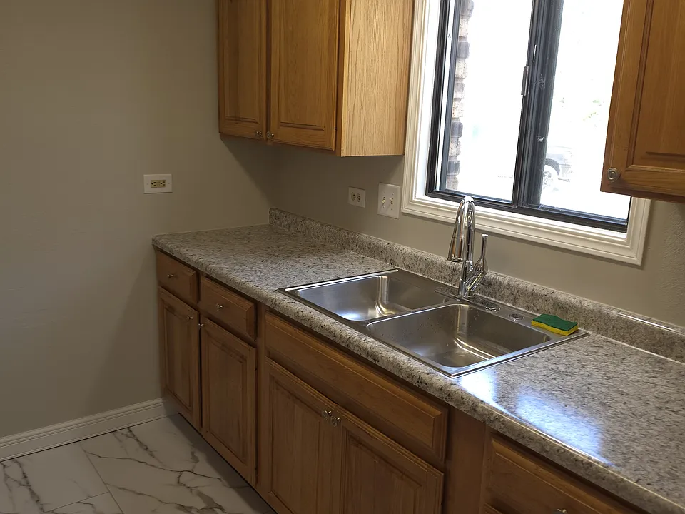 19 Maxwell St #1