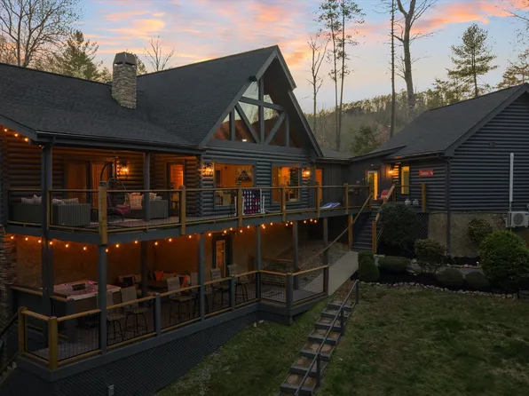 2619 Bear Crossing Way, Sevierville, TN 37862