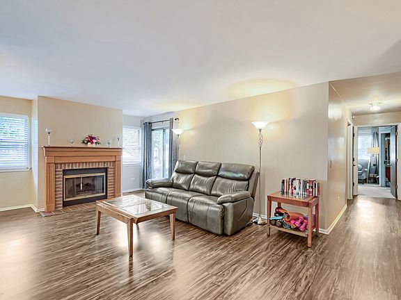 3rd image of 75 Larch Ct #Z1