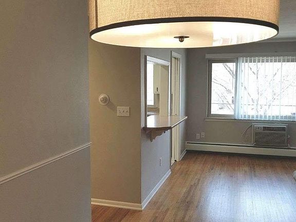 2nd image of 1045 Cleveland Ave S APT 4