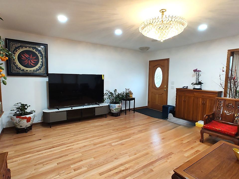 2nd image of 3646 S Parnell Ave