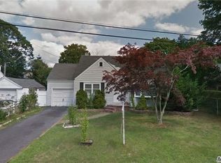43 Grenville Ave, Patchogue, NY 11772