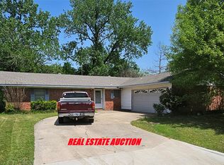 1409 Lynwood St, Gainesville, TX 76240