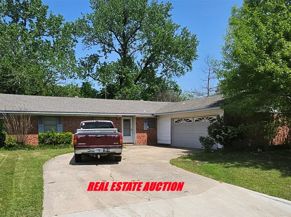 1409 Lynwood St, Gainesville, TX 76240