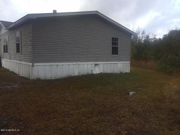 3rd image of 833 NE 213th St