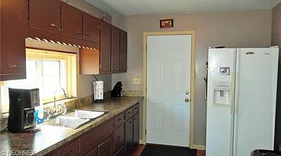 3rd image of 320 Belmont Ave