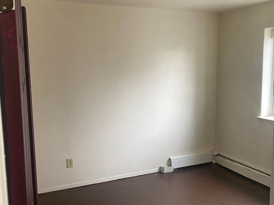 1st image of 3016 Barker Ave #3B