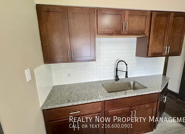 11100 Lincoln Ave — Photo 4