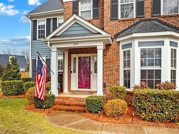 4th image of 1355 Eisenhower Pl NW