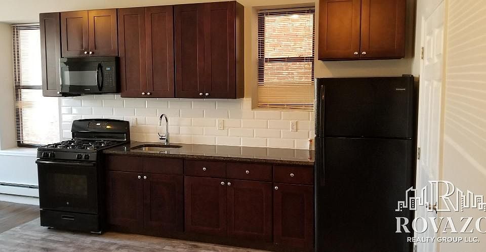 1st image of 829 18th Ave #102A