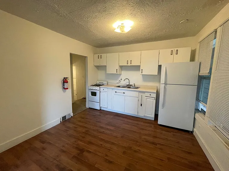 1901 E Superior St — Photo 5