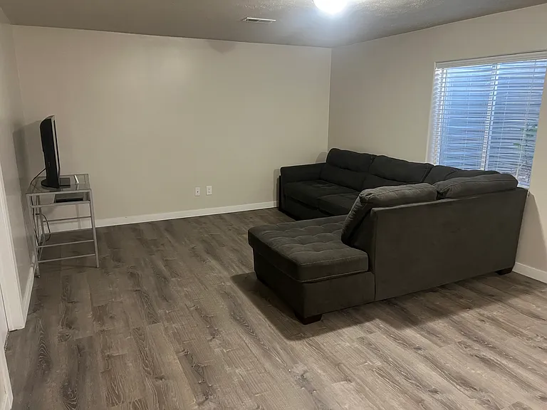 949 N 310 E — Photo 1