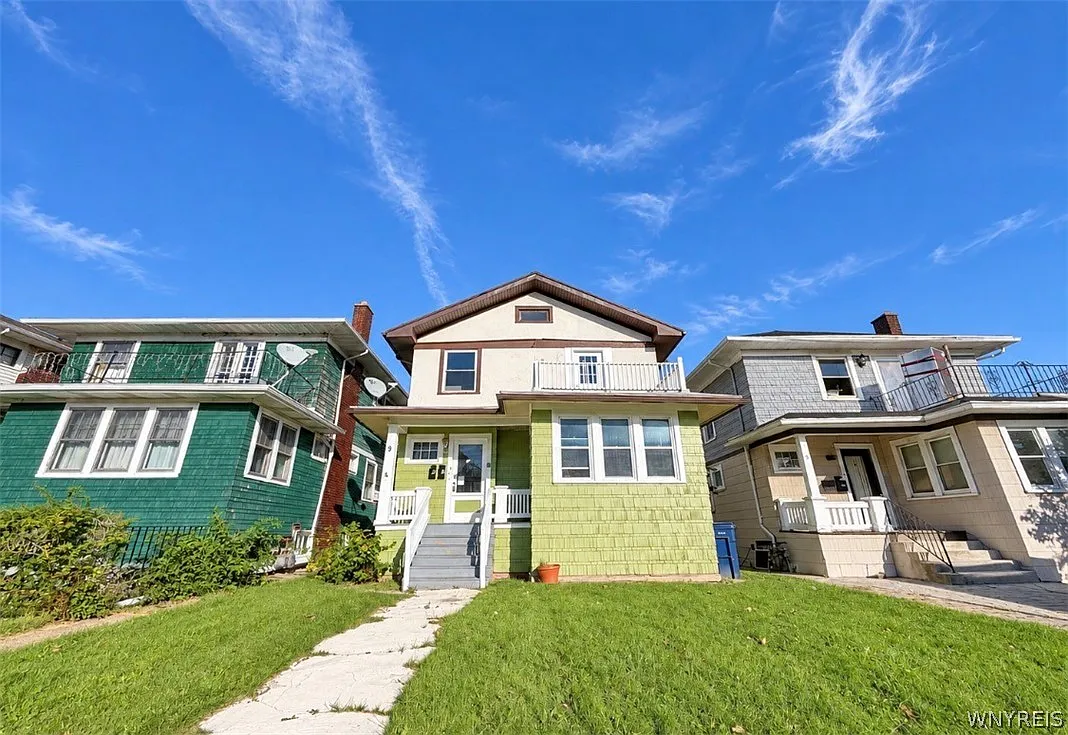 3 bed, 1.0 bath, 2154 sqft, $1,495 — Photo 1