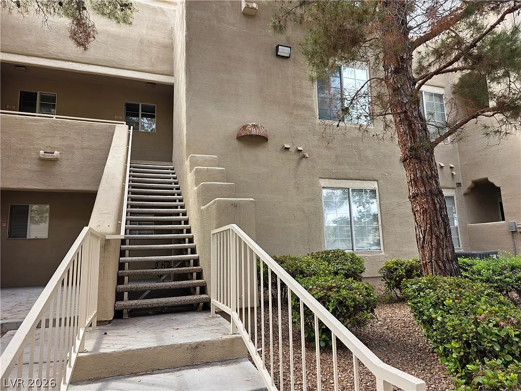 2 bed, 2.0 bath, 1008 sqft, $1,350 — Photo 1