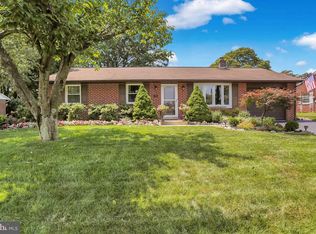 6 Maple Dr, Morgantown, PA 19543