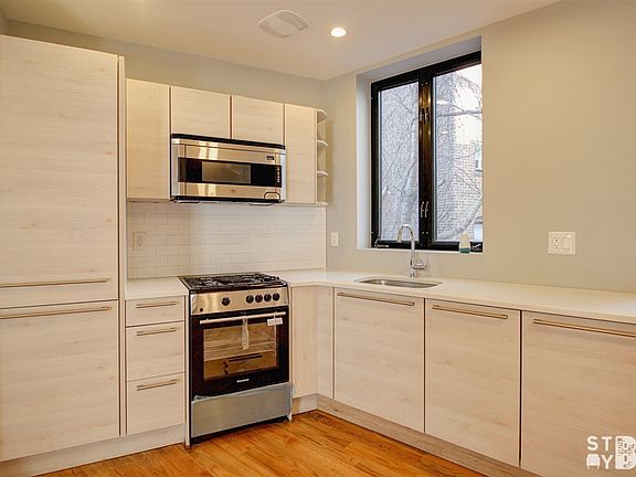 3rd image of 727 Washington Ave APT 2
