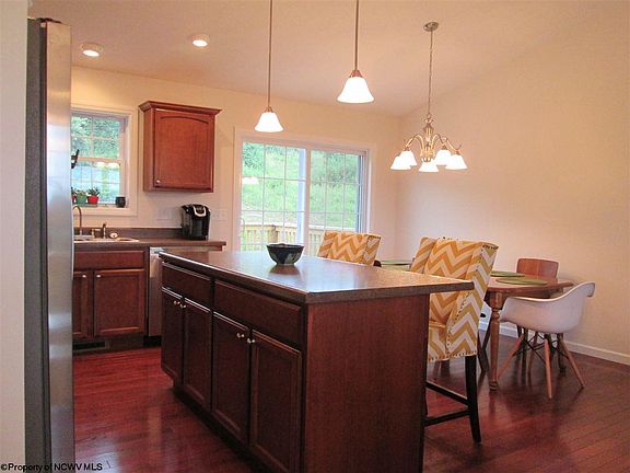 4th image of 105 Ashbury Ln
