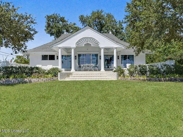 816 S Beach Blvd, Waveland, MS 39576