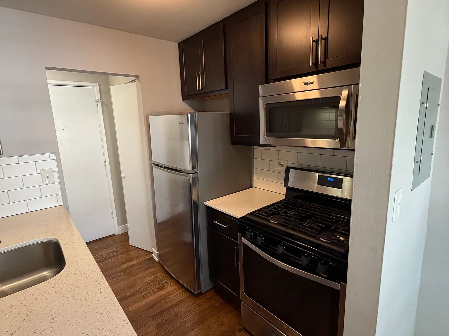 1 bed, 1.0 bath, 831 sqft, $2,193 — Photo 1