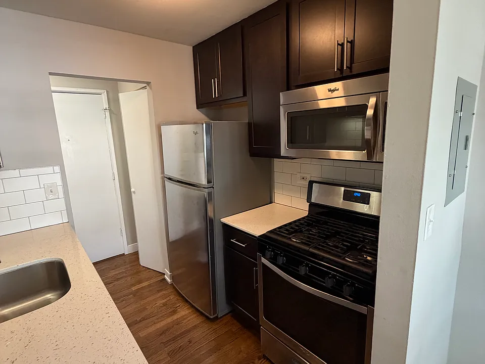 525-26 W Oakdale Ave #319