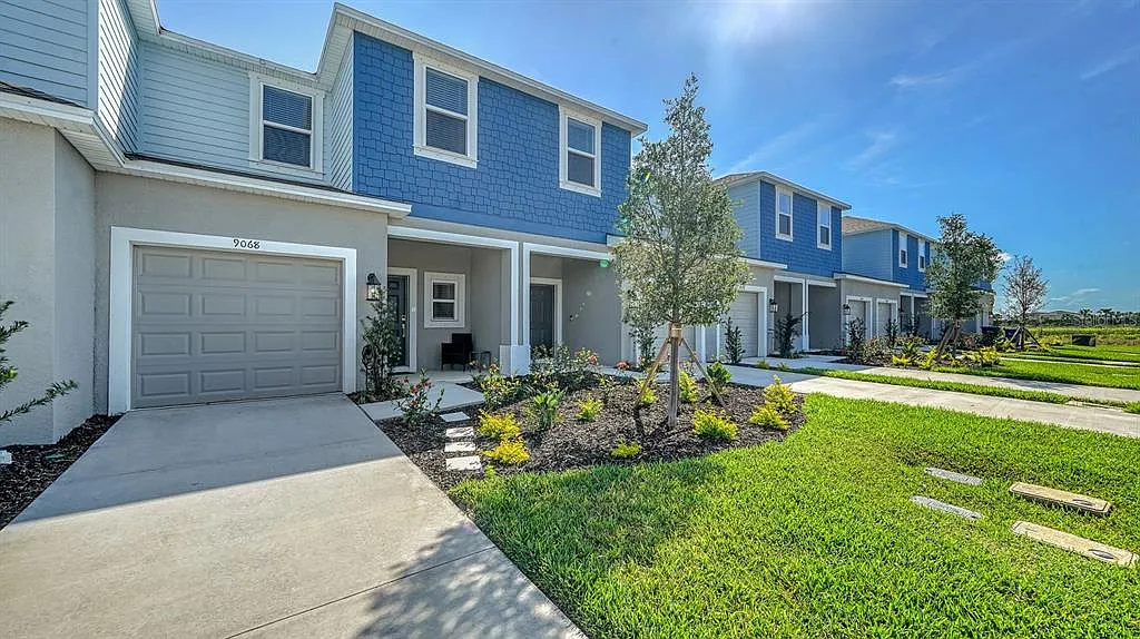 3 bed, 2.5 bath, 1417 sqft, $5,800 — Photo 1