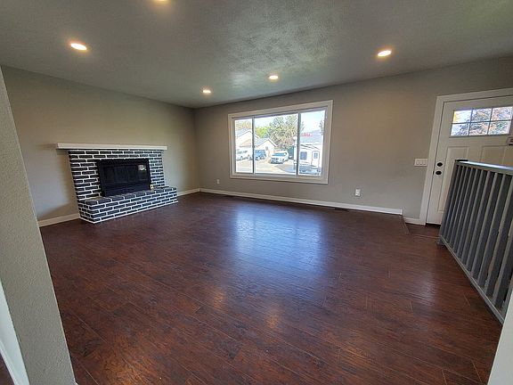 4th image of 2336 Rolling Hills Dr